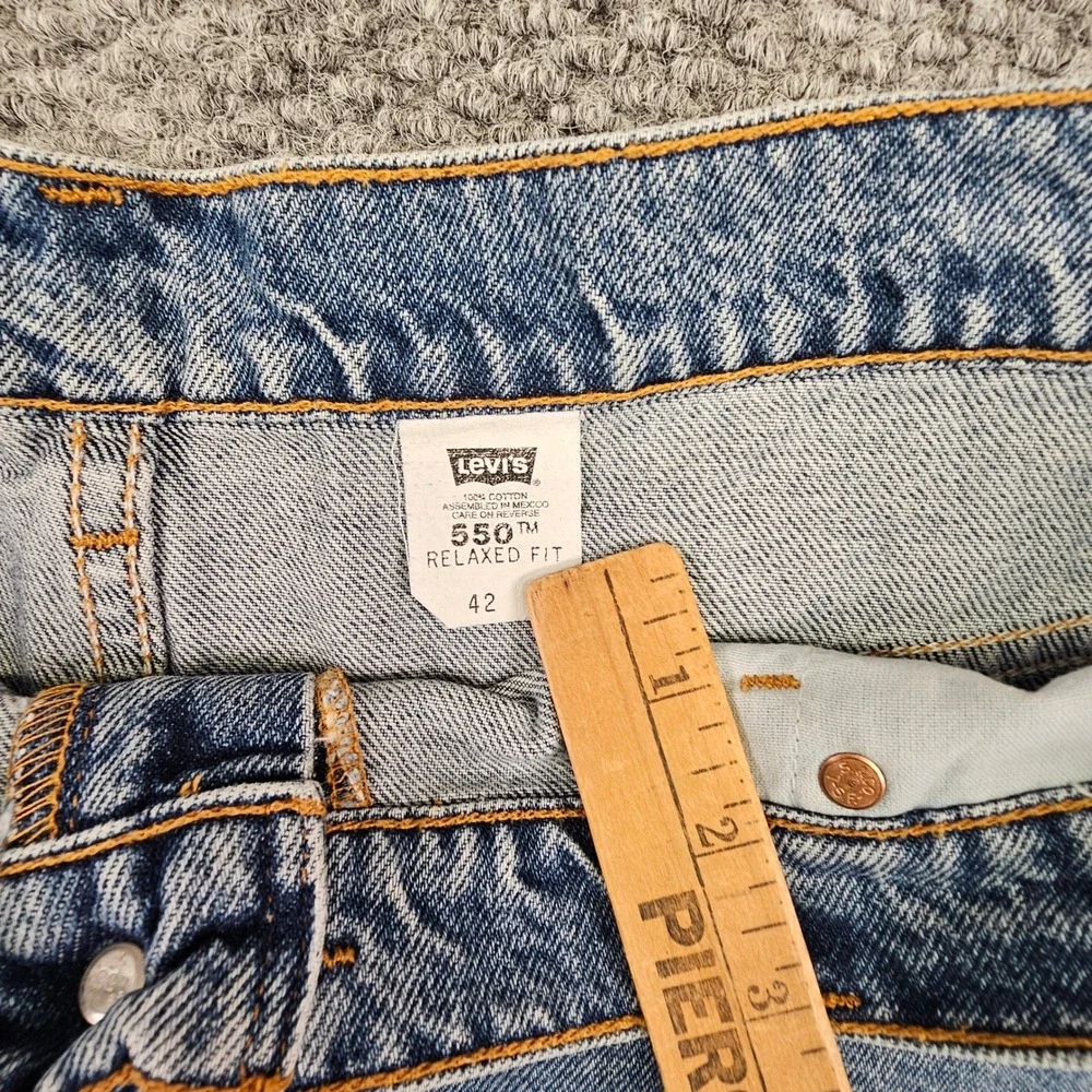 Vtg Levis 550 Relaxed Fit Mens Denim Shorts Light Wash Blue Size 42 100% Cotton